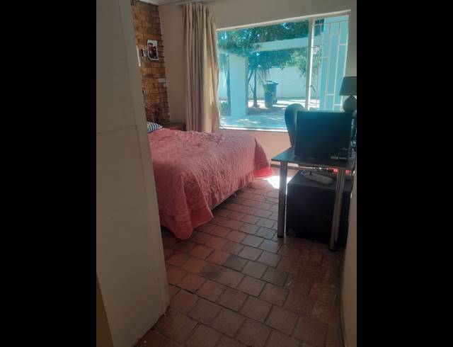5 BEDROOM FREEHOLD FOR SALE IN THE ORCHARDS